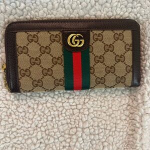 UNBRANDED. New. Full size brown wallet